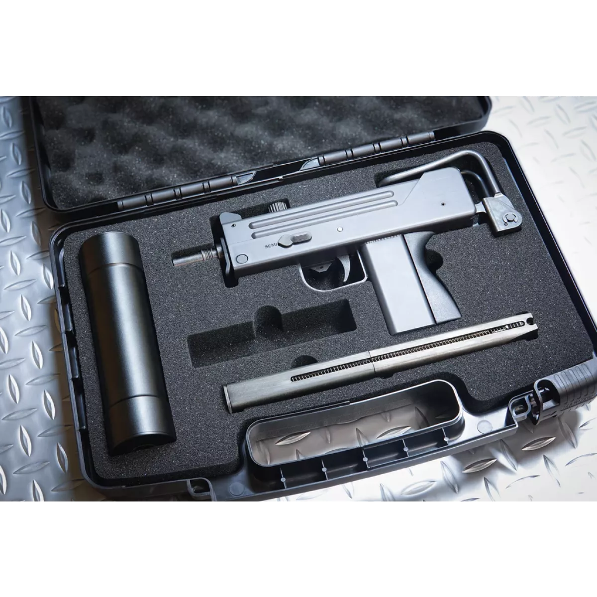 MARUZEN New Ingram M 11ブラック Maruzen Ingram M11 GBB Airsoft Sub Machine Gun with Suppressor